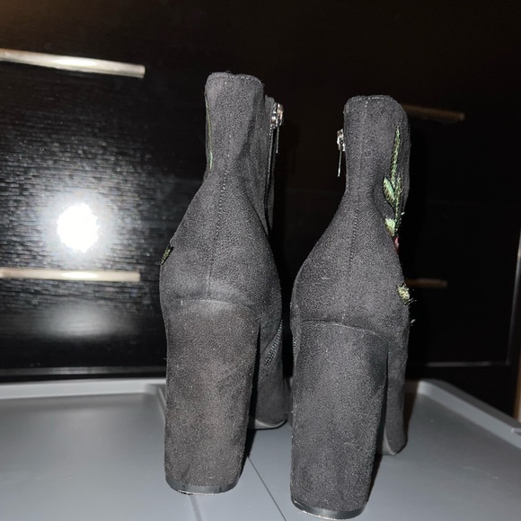 7.5 heels 👠 - Picture 2 of 2